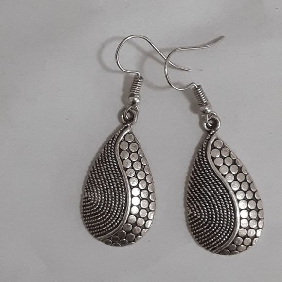 Boho silver tone teardrop drop earrings 1" - Picture 1 of 2